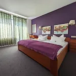 Parkhotel Отель 4*