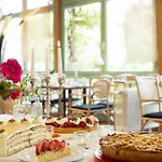 Отель Parkhotel