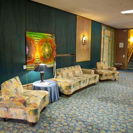 希特扎克公园酒店 4*